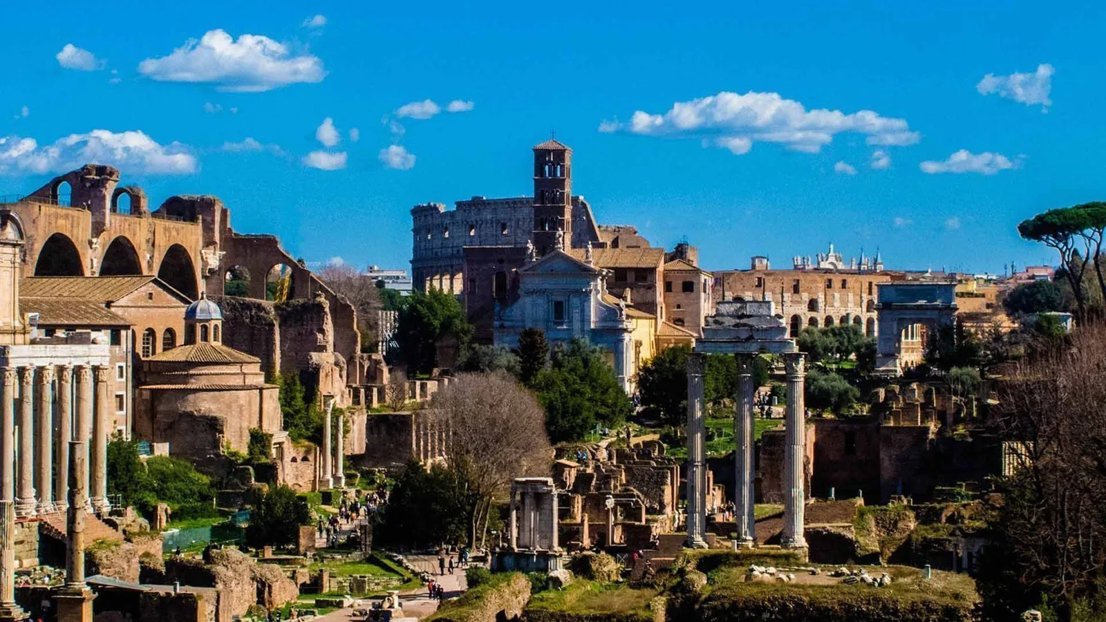 I Fori Imperiali con il Colosseo sullo sfondo
